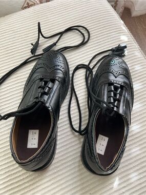 Men's Black Leather Wingtip Oxfords with Lace-Up Closure
